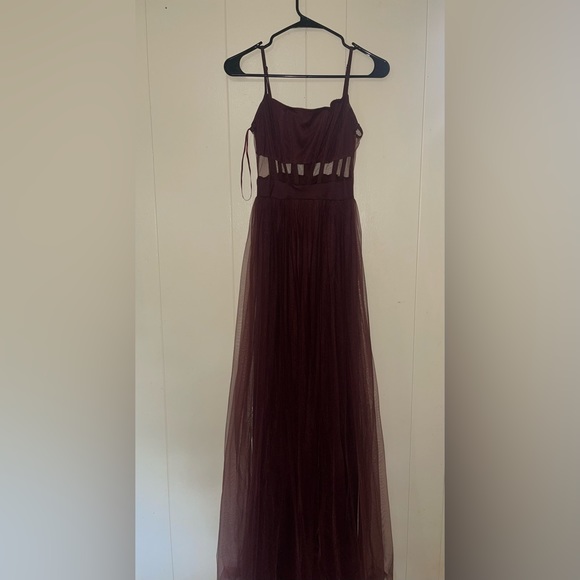 Formal maroon Dress - Picture 3 of 3